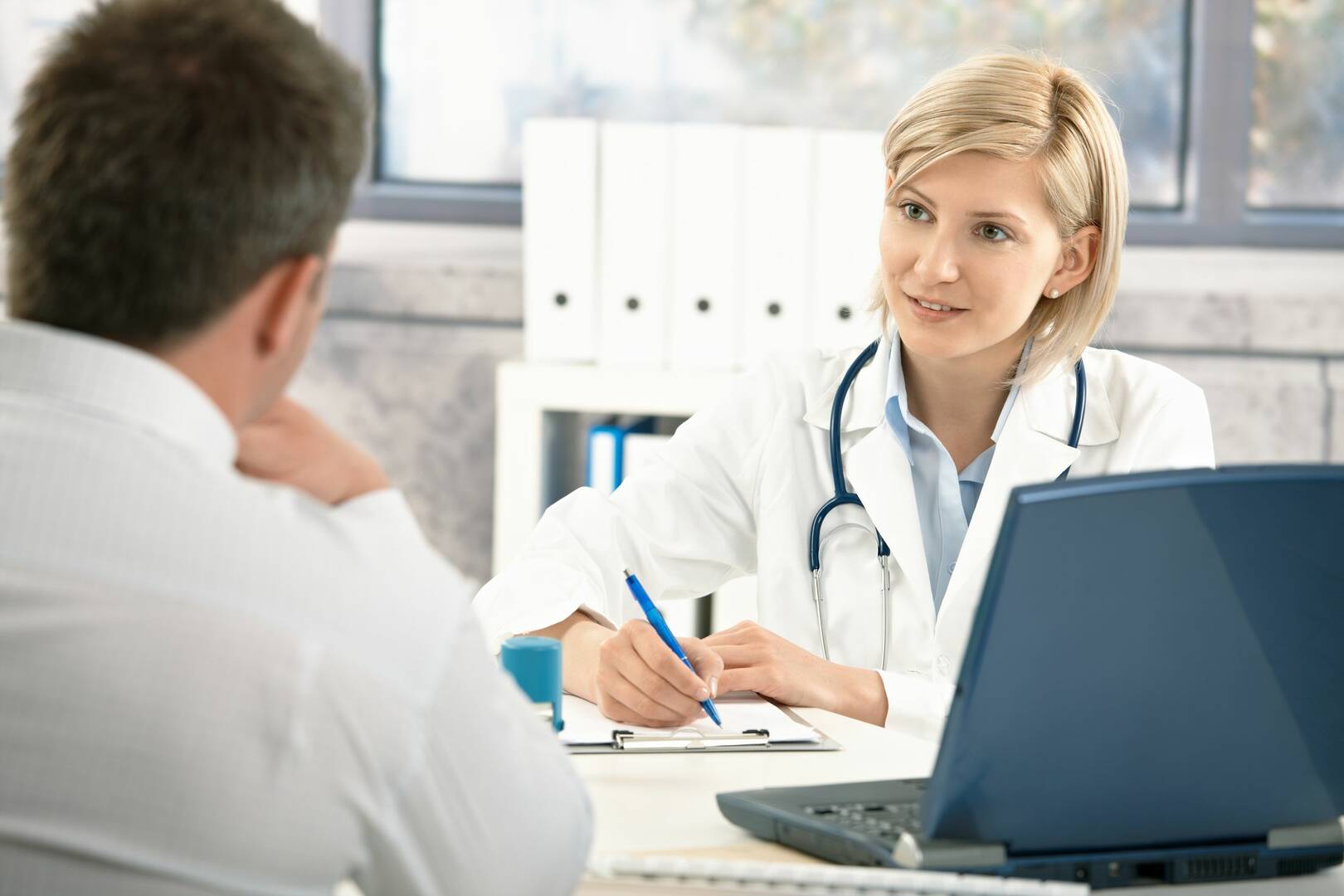 Chiropractor Providing Comprehensive Spinal Care and Pain Relief